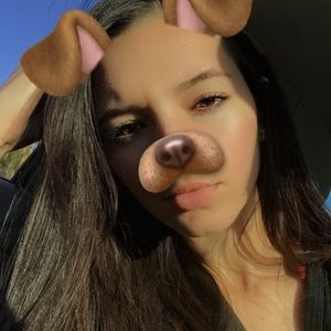 Meet your Posher, Chloe